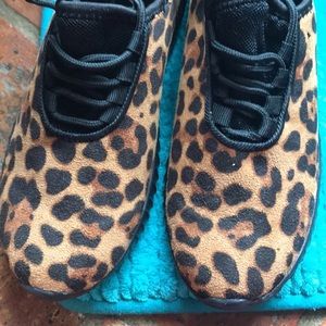 Size 5 1/2 shoes brand new never worn